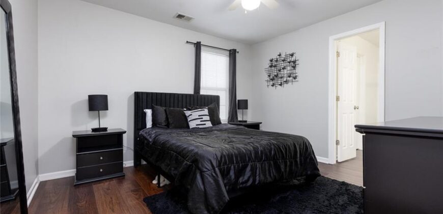6834 N Olive Street, Gladstone, MO 64118
