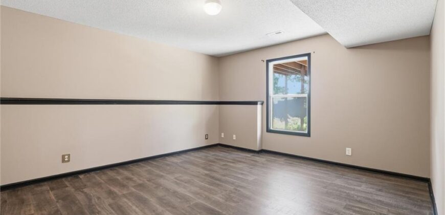 11416 N Madison Avenue, Kansas City, MO 64155