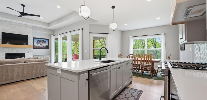812 Foxglove Lane, Kearney, MO 64060