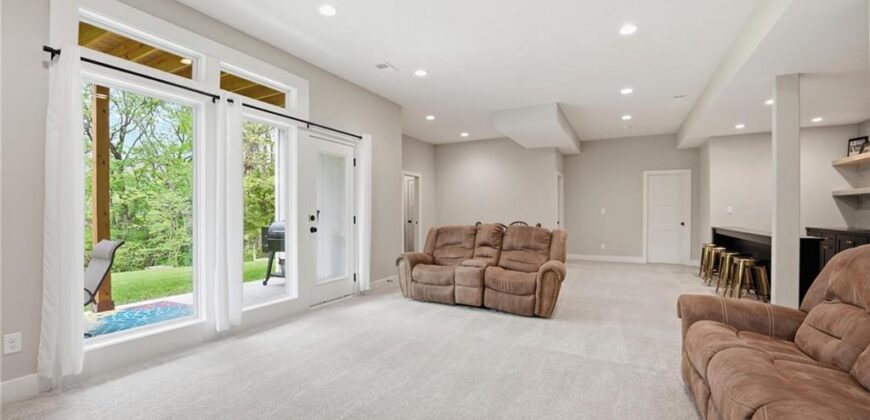 812 Foxglove Lane, Kearney, MO 64060