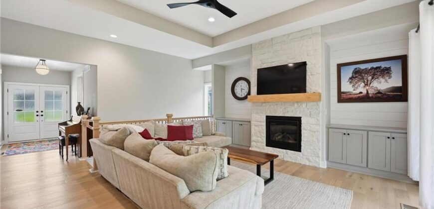 812 Foxglove Lane, Kearney, MO 64060