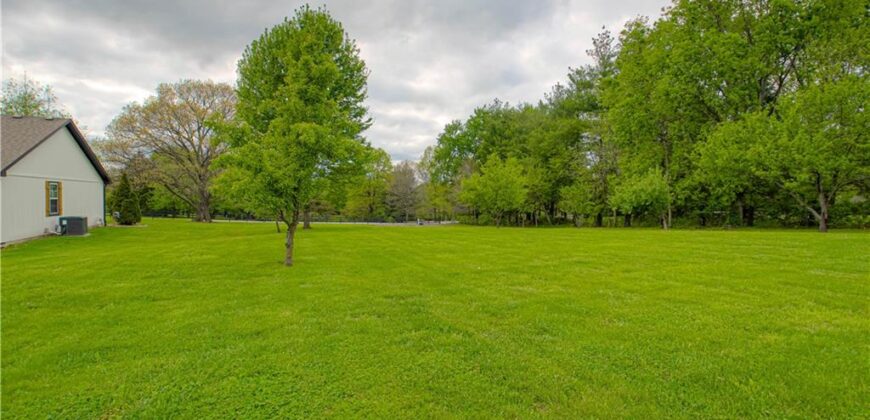 16023 Jesse James Farm Road, Kearney, MO 64060