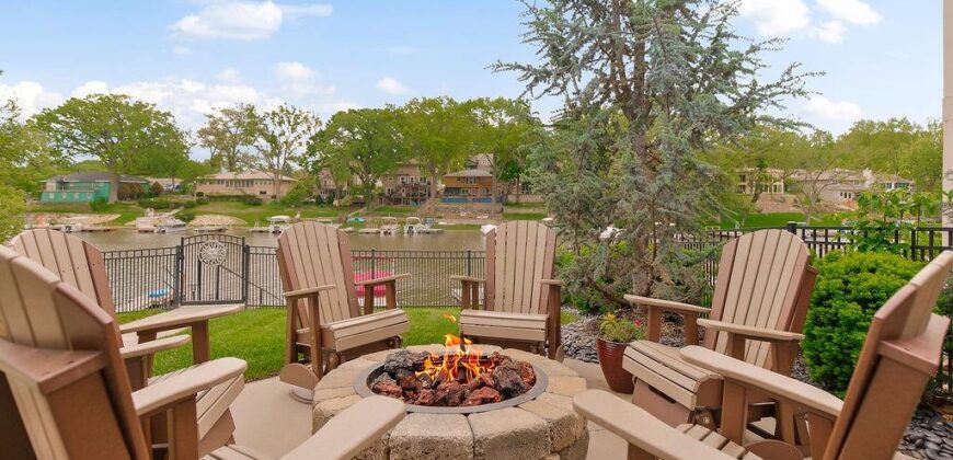 853 S Shore Drive, Lake Waukomis, MO 64151