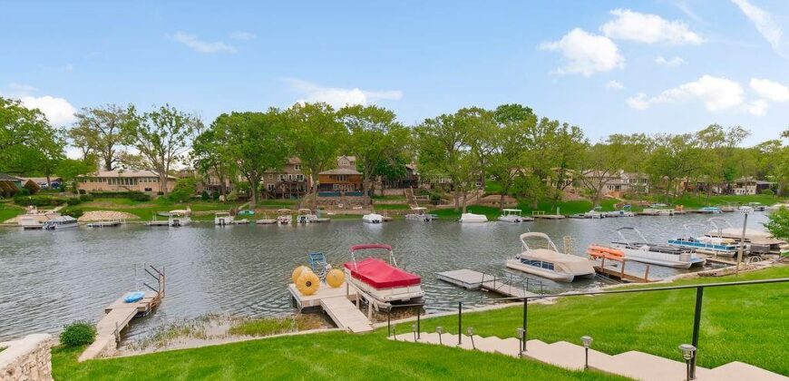 853 S Shore Drive, Lake Waukomis, MO 64151