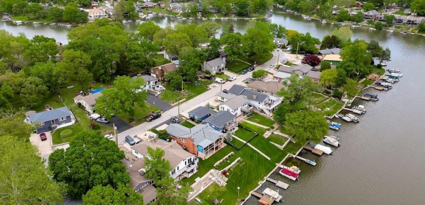 853 S Shore Drive, Lake Waukomis, MO 64151