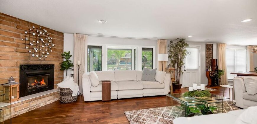 853 S Shore Drive, Lake Waukomis, MO 64151