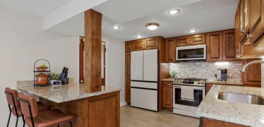 853 S Shore Drive, Lake Waukomis, MO 64151