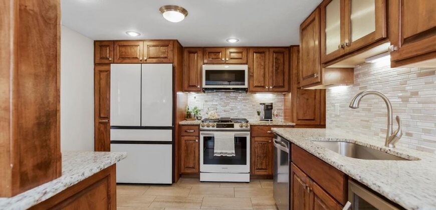 853 S Shore Drive, Lake Waukomis, MO 64151