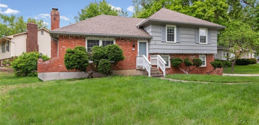 7617 NW Milrey Drive, Kansas City, MO 64152