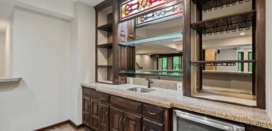 5405 NW 62nd Street, Kansas City, MO 64151