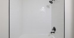 6832 NW Pleasant View Drive, Parkville, MO 64152
