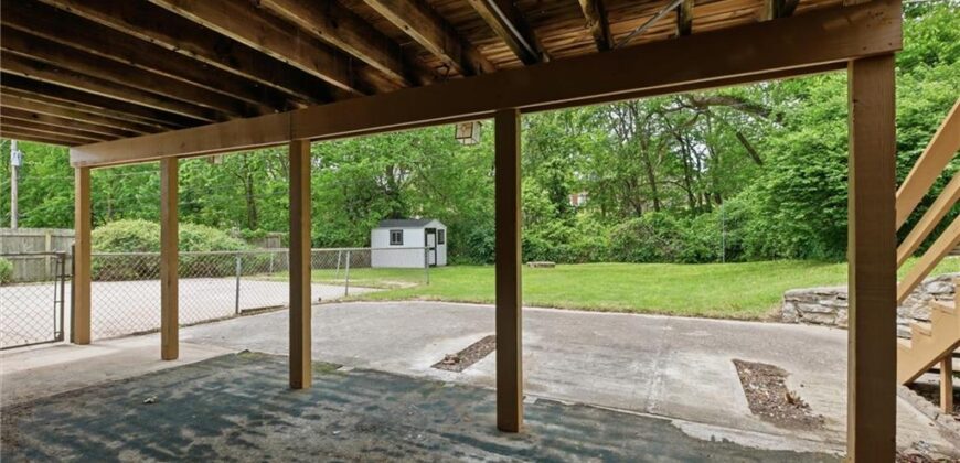 6832 NW Pleasant View Drive, Parkville, MO 64152