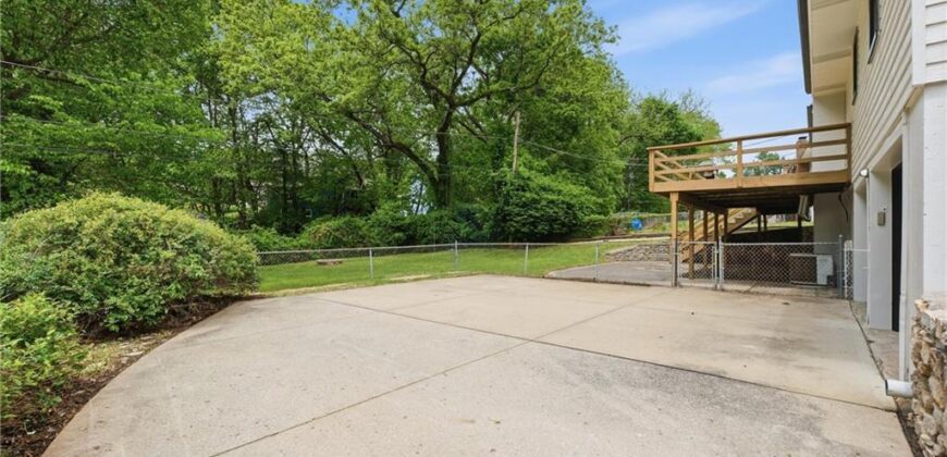 6832 NW Pleasant View Drive, Parkville, MO 64152