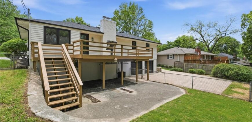 6832 NW Pleasant View Drive, Parkville, MO 64152