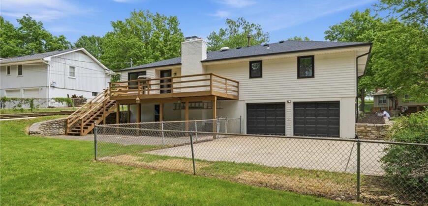 6832 NW Pleasant View Drive, Parkville, MO 64152