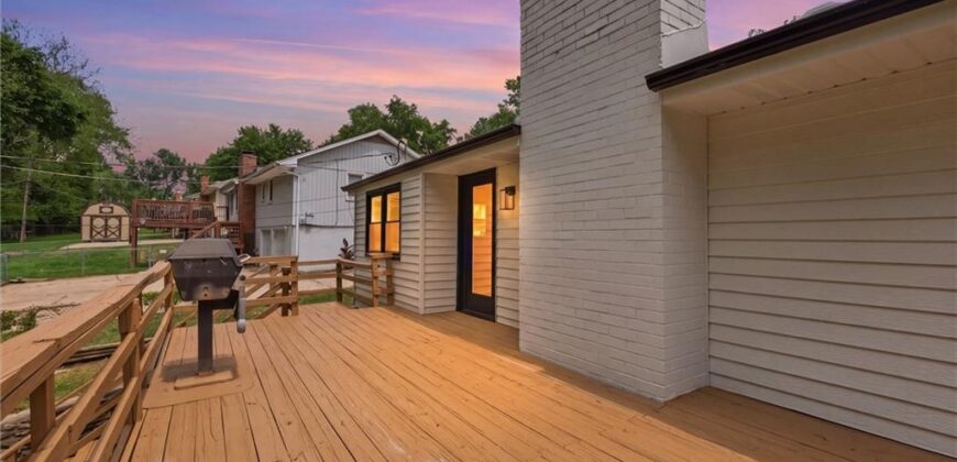 6832 NW Pleasant View Drive, Parkville, MO 64152