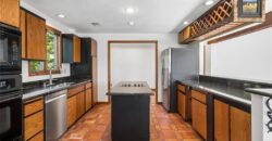155 North Shore Drive, Lake Waukomis, MO 64151