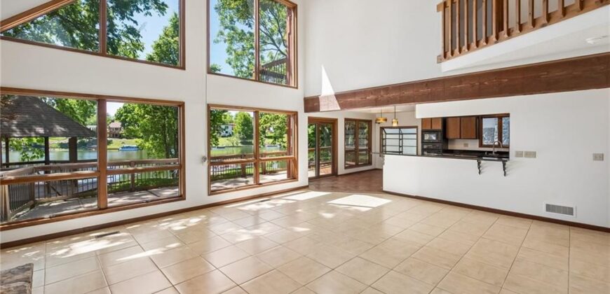 155 North Shore Drive, Lake Waukomis, MO 64151