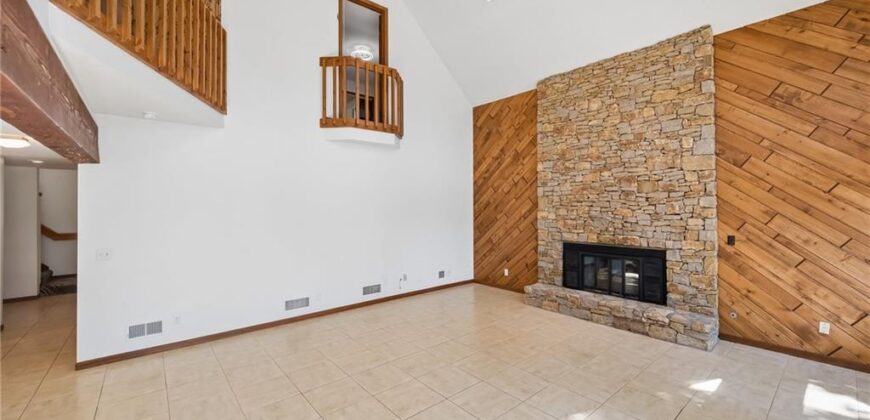 155 North Shore Drive, Lake Waukomis, MO 64151