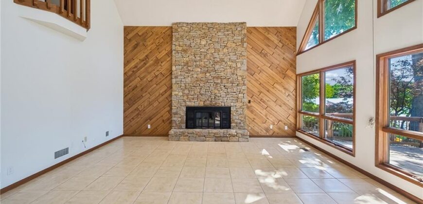 155 North Shore Drive, Lake Waukomis, MO 64151