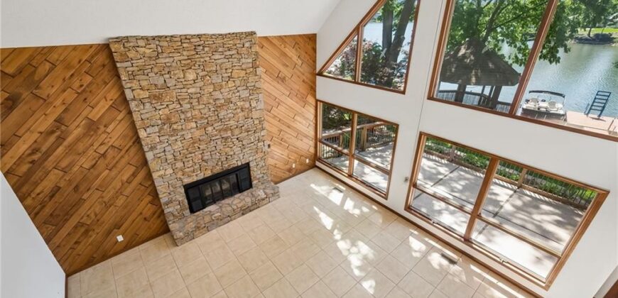 155 North Shore Drive, Lake Waukomis, MO 64151