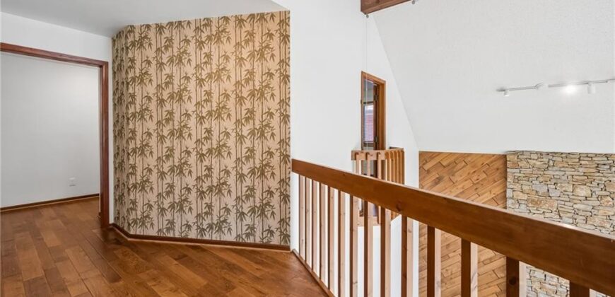 155 North Shore Drive, Lake Waukomis, MO 64151