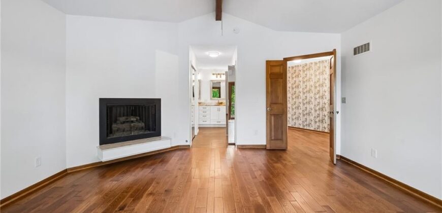 155 North Shore Drive, Lake Waukomis, MO 64151