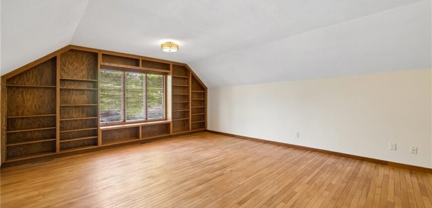 155 North Shore Drive, Lake Waukomis, MO 64151