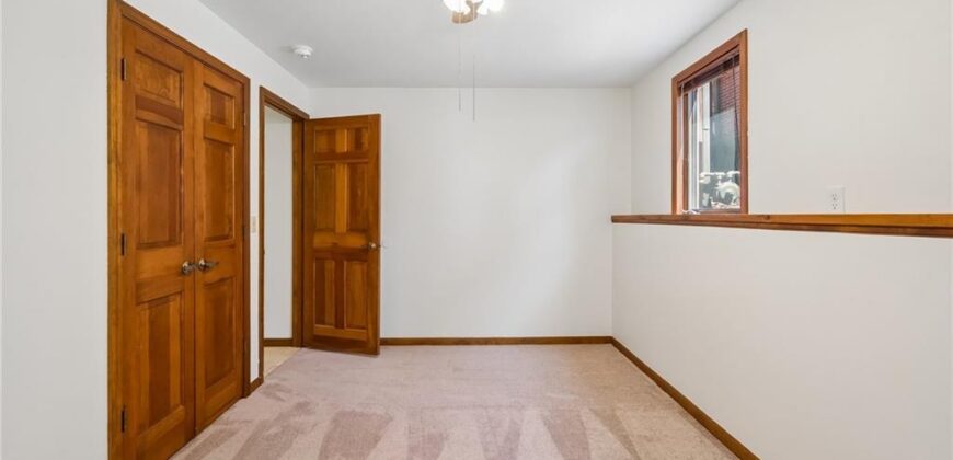 155 North Shore Drive, Lake Waukomis, MO 64151