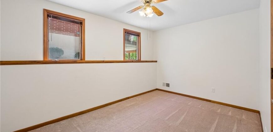 155 North Shore Drive, Lake Waukomis, MO 64151