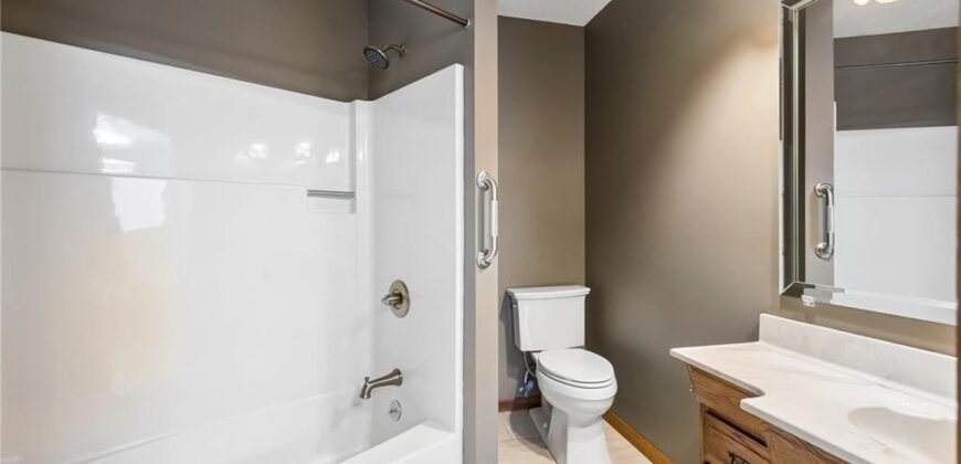 155 North Shore Drive, Lake Waukomis, MO 64151