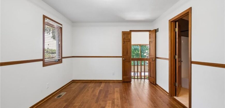 155 North Shore Drive, Lake Waukomis, MO 64151