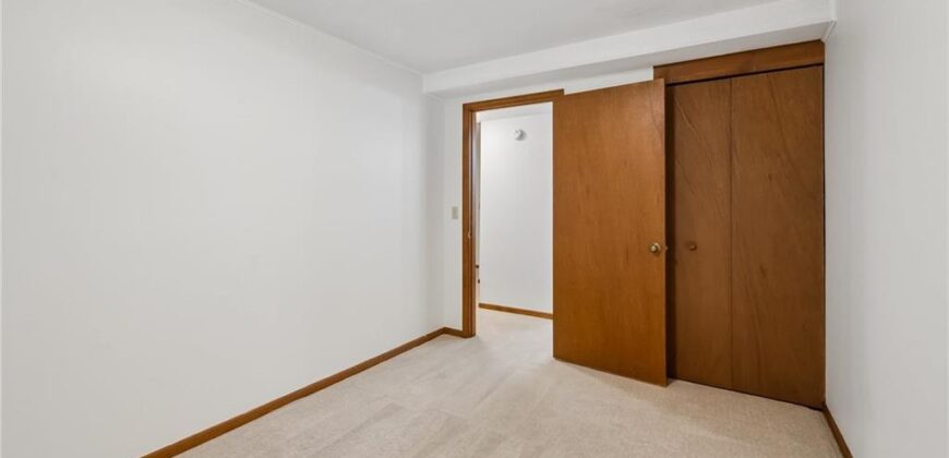 155 North Shore Drive, Lake Waukomis, MO 64151