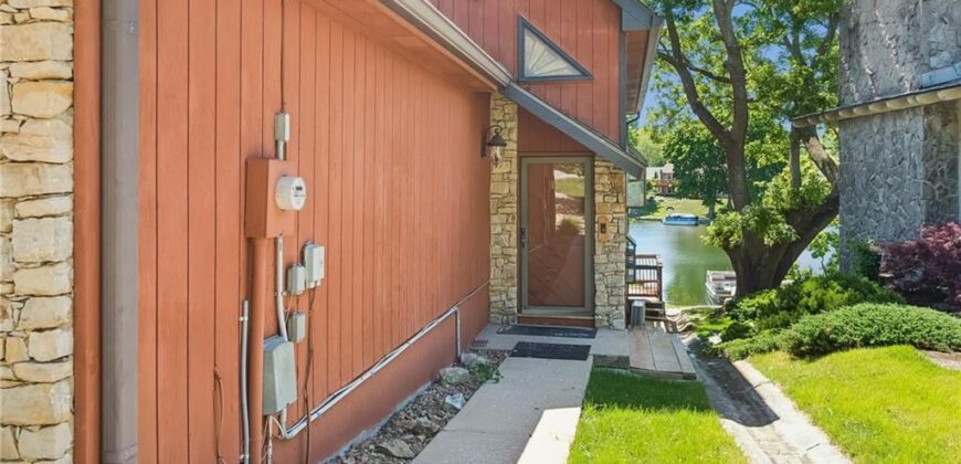 155 North Shore Drive, Lake Waukomis, MO 64151