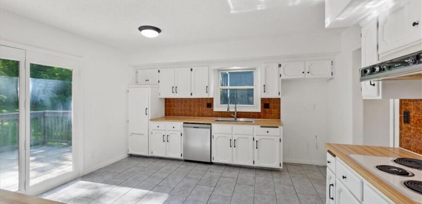 5605 Verlin Drive, Parkville, MO 64152