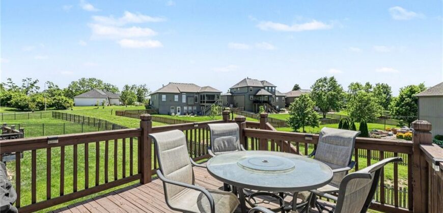 9901 N Farley Avenue, Kansas City, MO 64157