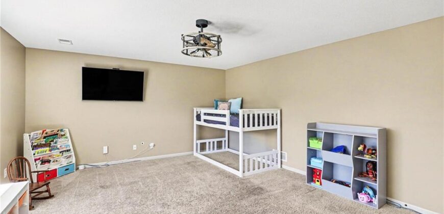 9901 N Farley Avenue, Kansas City, MO 64157