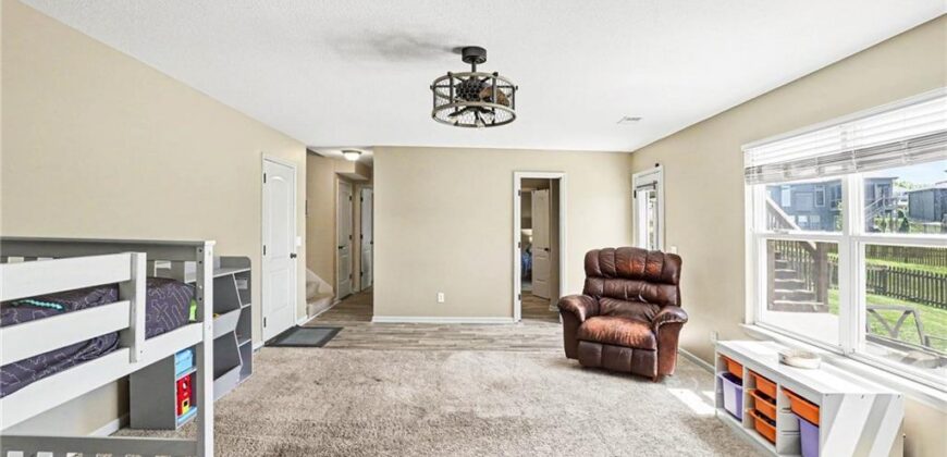 9901 N Farley Avenue, Kansas City, MO 64157