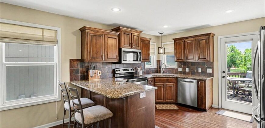9901 N Farley Avenue, Kansas City, MO 64157