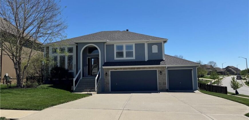 9901 N Farley Avenue, Kansas City, MO 64157