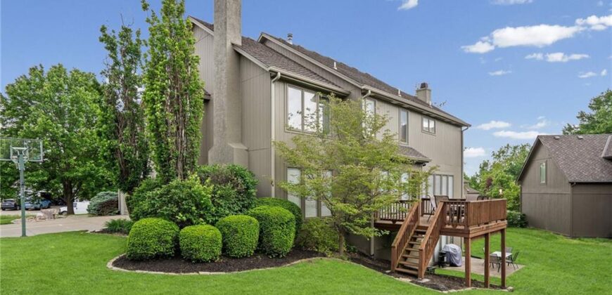 8011 Parkview Drive, Parkville, MO 64152