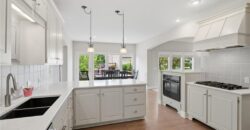 8011 Parkview Drive, Parkville, MO 64152