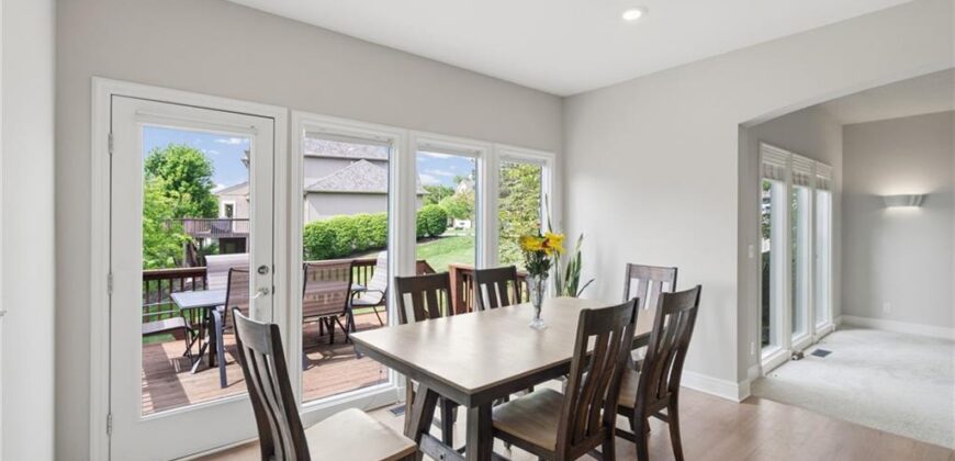 8011 Parkview Drive, Parkville, MO 64152
