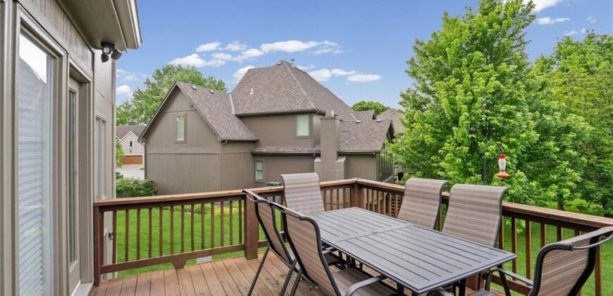8011 Parkview Drive, Parkville, MO 64152