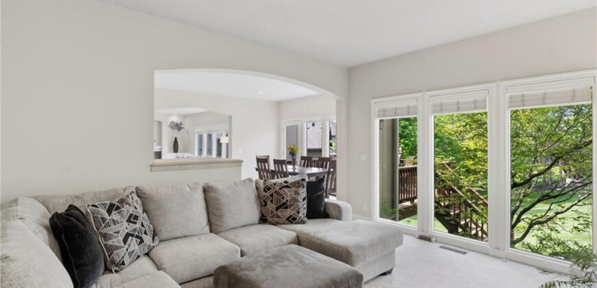 8011 Parkview Drive, Parkville, MO 64152