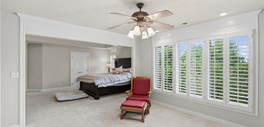 8011 Parkview Drive, Parkville, MO 64152