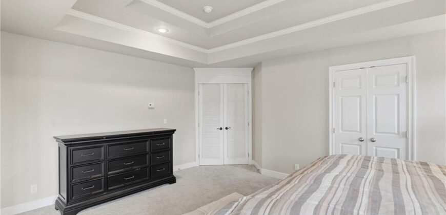 8011 Parkview Drive, Parkville, MO 64152