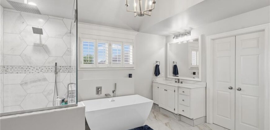 8011 Parkview Drive, Parkville, MO 64152