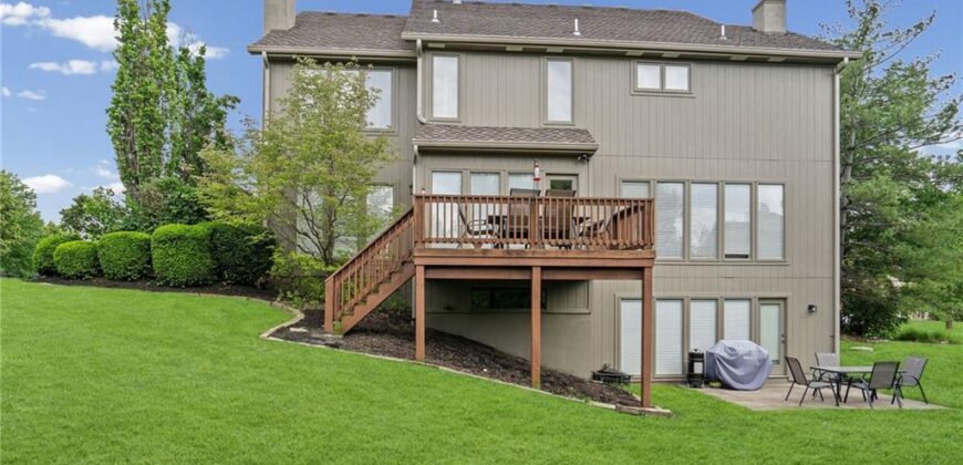 8011 Parkview Drive, Parkville, MO 64152