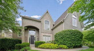 8011 Parkview Drive, Parkville, MO 64152